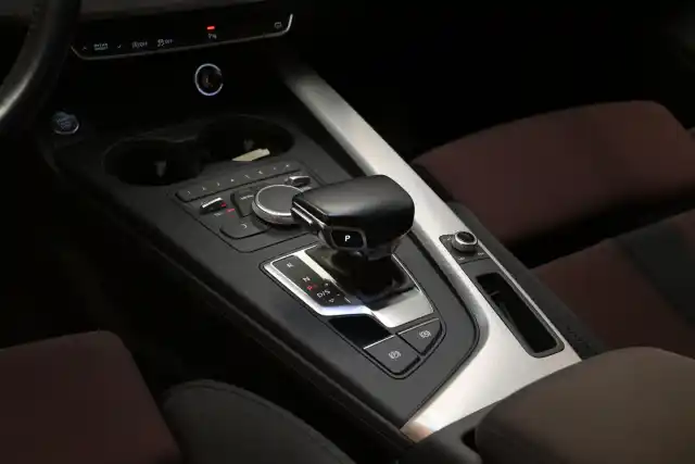 Valkoinen Sedan, Audi A4 – IMM-372