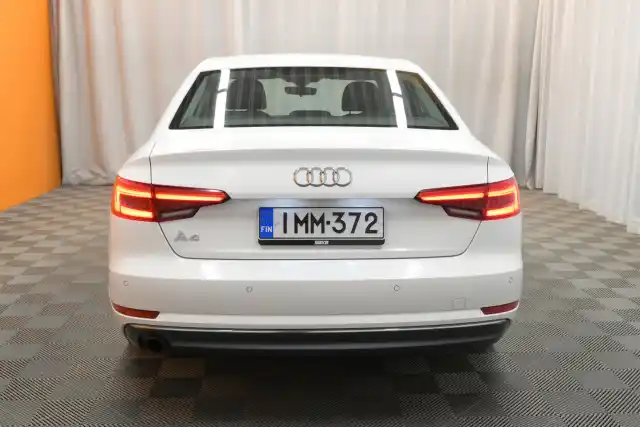 Valkoinen Sedan, Audi A4 – IMM-372