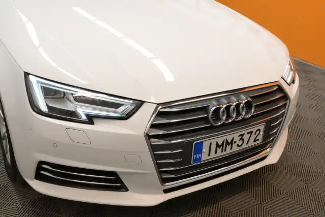 Valkoinen Sedan, Audi A4 – IMM-372