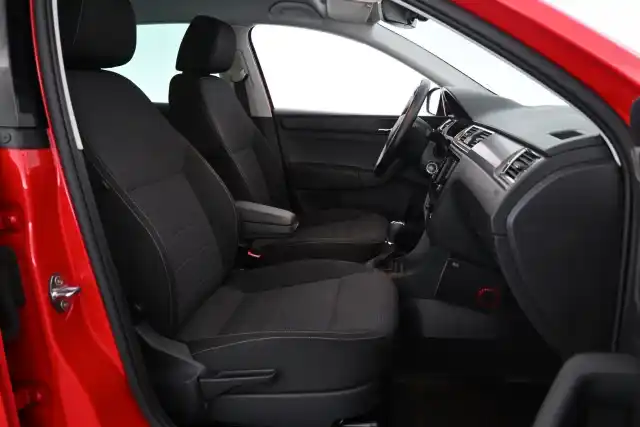 Punainen Viistoperä, Skoda Rapid – IMM-652