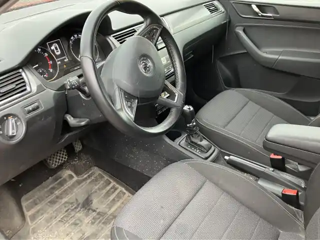 Punainen Viistoperä, Skoda Rapid – IMM-652