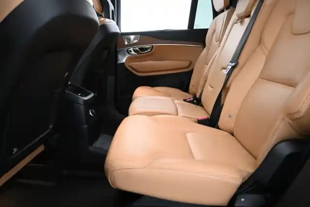Musta Maastoauto, Volvo XC90 – IMM-745