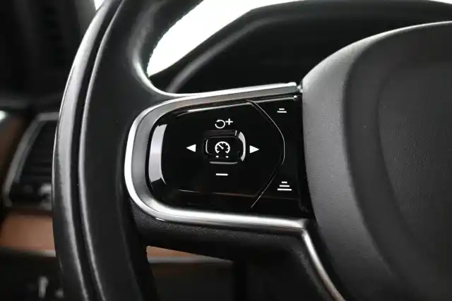 Musta Maastoauto, Volvo XC90 – IMM-745