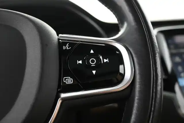 Musta Maastoauto, Volvo XC90 – IMM-745