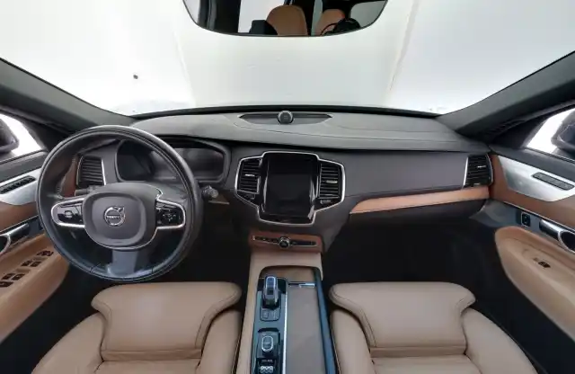Musta Maastoauto, Volvo XC90 – IMM-745
