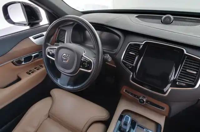 Musta Maastoauto, Volvo XC90 – IMM-745