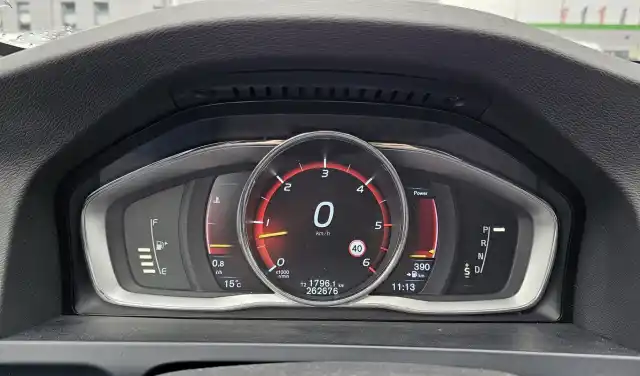 Valkoinen Farmari, Volvo V60 Cross Country – IMM-777