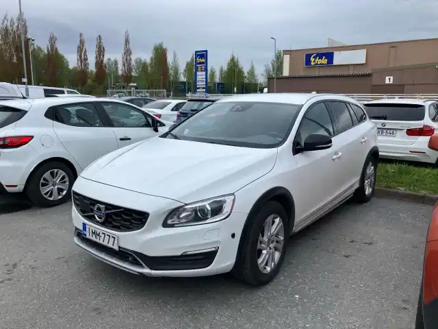 Valkoinen Farmari, Volvo V60 Cross Country – IMM-777