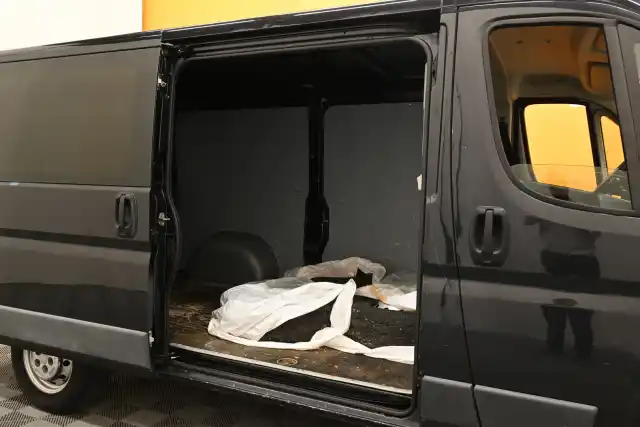 Harmaa Pakettiauto, Citroen Jumper – IMM-825