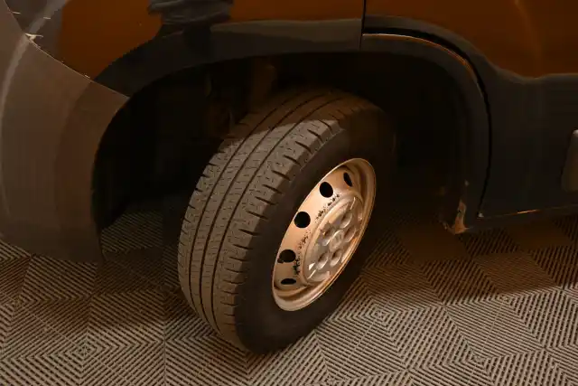 Harmaa Pakettiauto, Citroen Jumper – IMM-825
