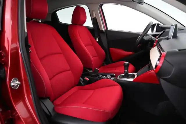 Punainen Viistoperä, Mazda 2 – IMN-956