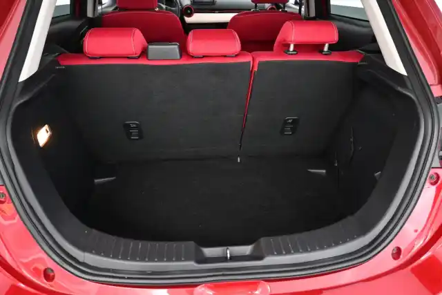 Punainen Viistoperä, Mazda 2 – IMN-956