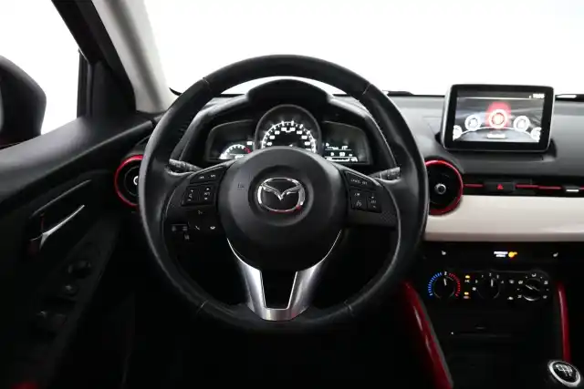 Punainen Viistoperä, Mazda 2 – IMN-956