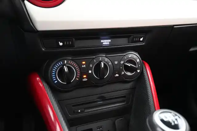 Punainen Viistoperä, Mazda 2 – IMN-956