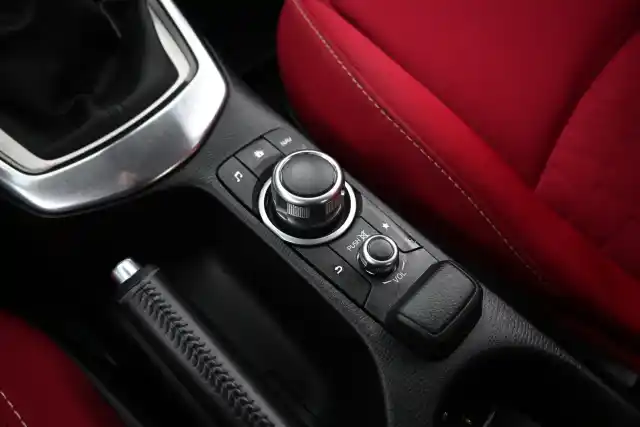 Punainen Viistoperä, Mazda 2 – IMN-956