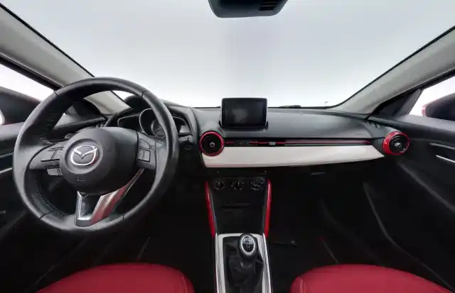 Punainen Viistoperä, Mazda 2 – IMN-956