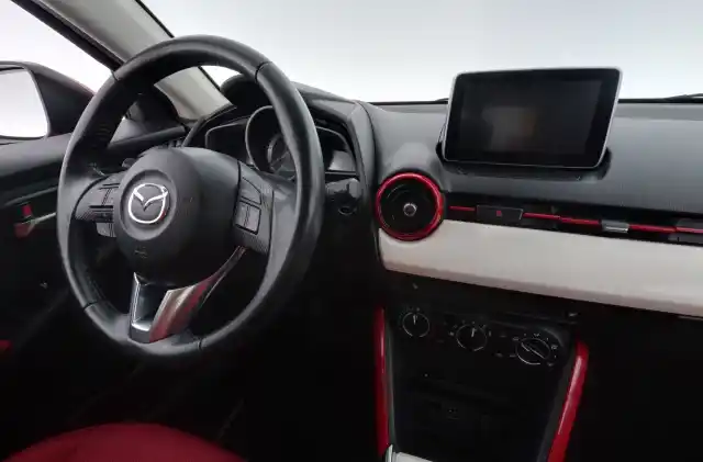 Punainen Viistoperä, Mazda 2 – IMN-956