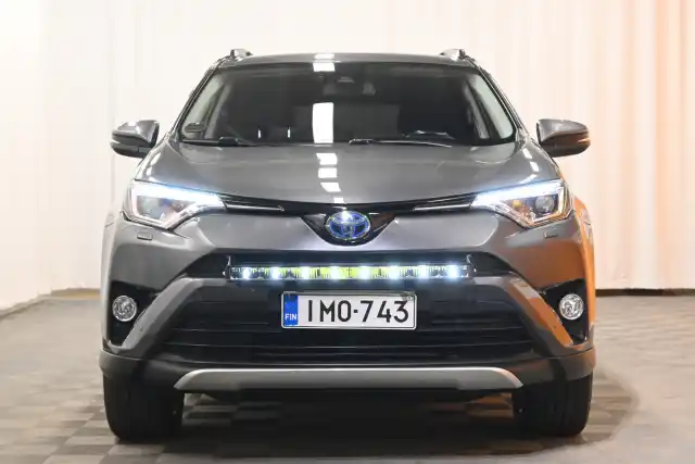 Harmaa Maastoauto, Toyota RAV4 – IMO-743