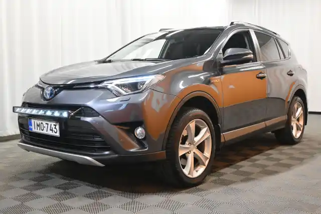 Harmaa Maastoauto, Toyota RAV4 – IMO-743