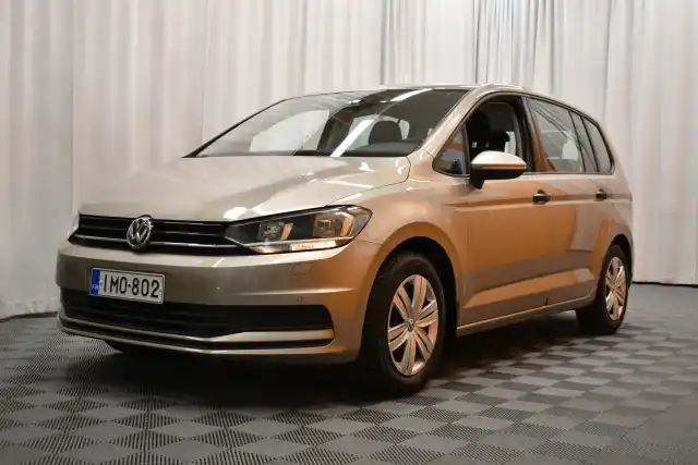 Beige Tila-auto, Volkswagen Touran – IMO-802