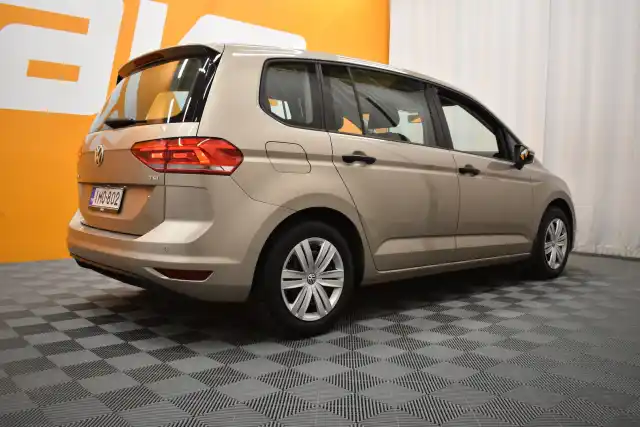 Beige Tila-auto, Volkswagen Touran – IMO-802