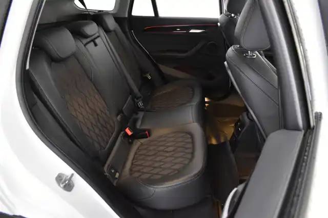 Valkoinen Maastoauto, BMW X1 – IMO-999