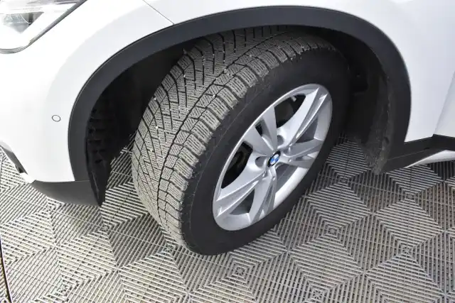 Valkoinen Maastoauto, BMW X1 – IMO-999