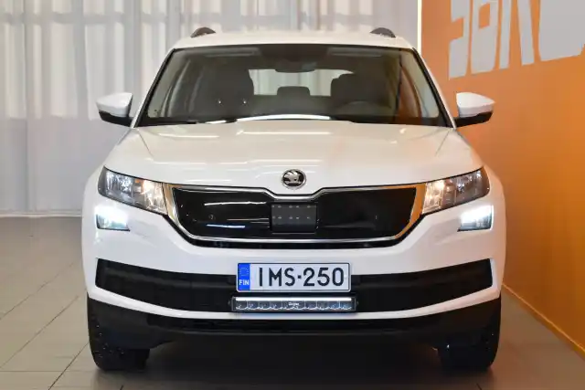 Valkoinen Maastoauto, Skoda Kodiaq – IMS-250