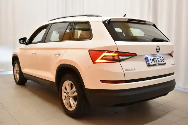 Valkoinen Maastoauto, Skoda Kodiaq – IMS-250