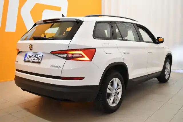 Valkoinen Maastoauto, Skoda Kodiaq – IMS-250