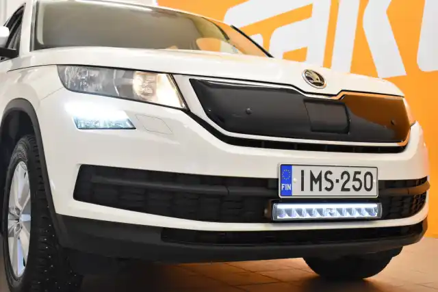 Valkoinen Maastoauto, Skoda Kodiaq – IMS-250