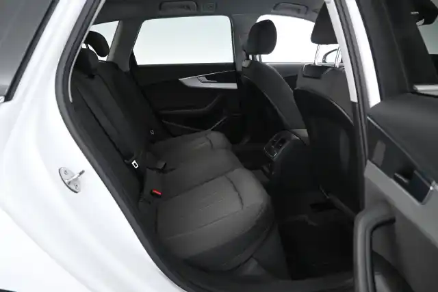 Valkoinen Farmari, Audi A4 – IMT-126