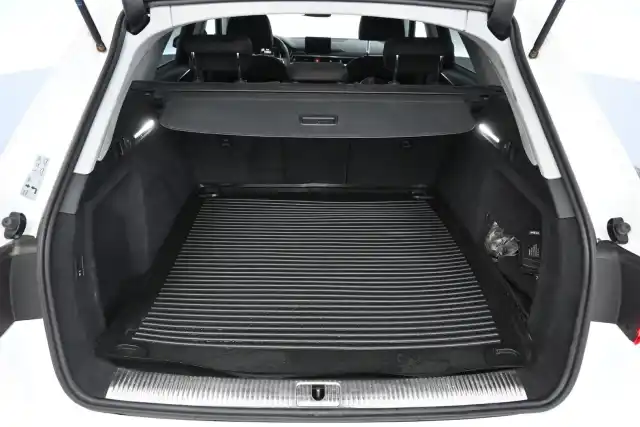 Valkoinen Farmari, Audi A4 – IMT-126