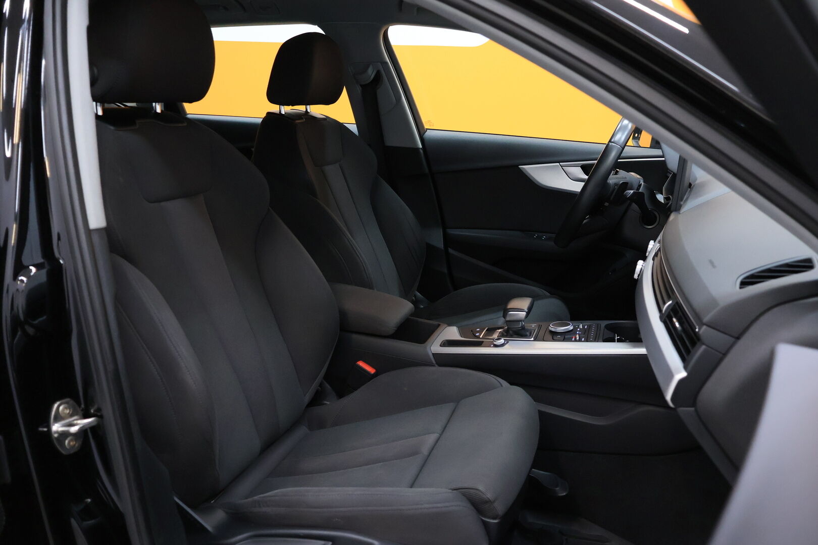 Musta Farmari, Audi A4 – IMT-920