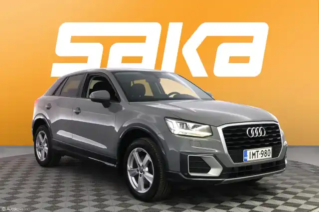 Harmaa Maastoauto, Audi Q2 – IMT-980