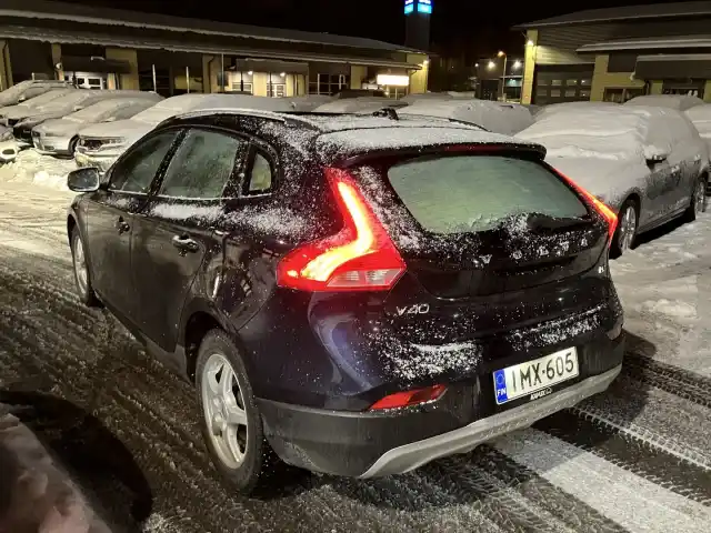 Sininen Viistoperä, Volvo V40 Cross Country – IMX-605