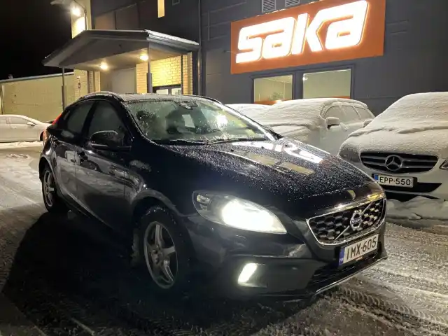 Sininen Viistoperä, Volvo V40 Cross Country – IMX-605