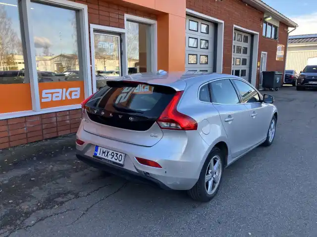 Harmaa Viistoperä, Volvo V40 – IMX-930