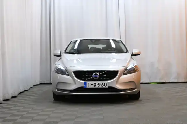 Harmaa Viistoperä, Volvo V40 – IMX-930