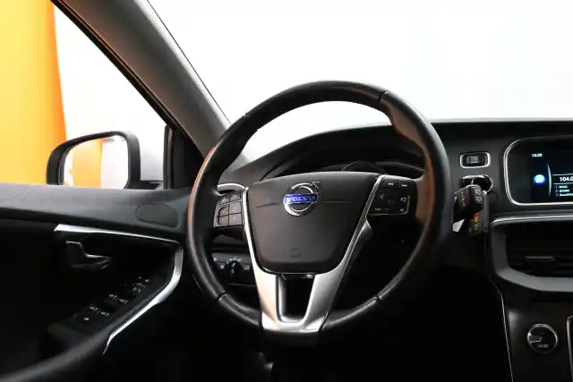 Harmaa Viistoperä, Volvo V40 – IMX-930