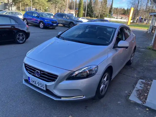 Harmaa Viistoperä, Volvo V40 – IMX-930