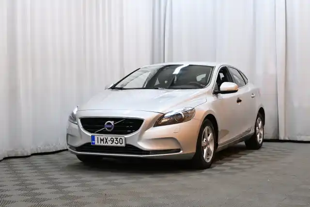 Harmaa Viistoperä, Volvo V40 – IMX-930