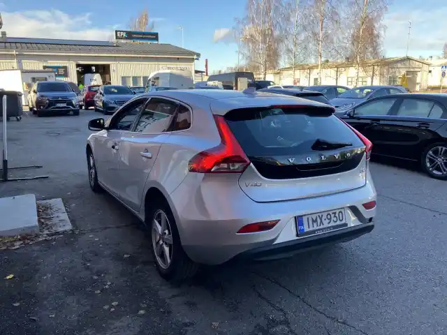 Harmaa Viistoperä, Volvo V40 – IMX-930