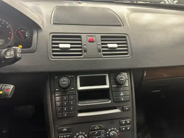 Hopea Henkilöauto, Volvo XC90 – IMZ-677