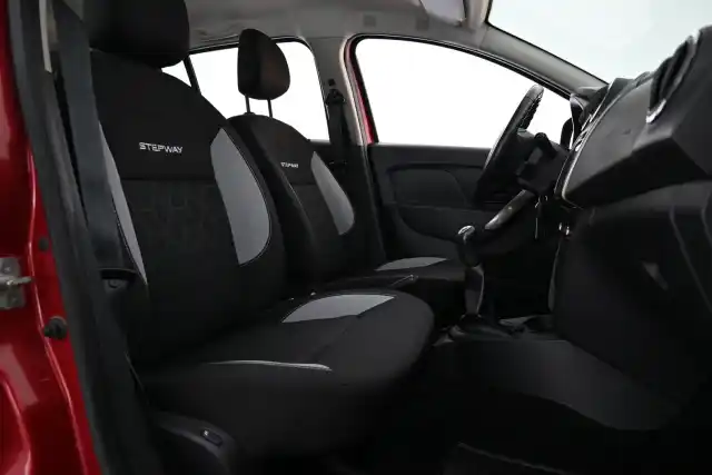 Punainen Viistoperä, Dacia Sandero – INA-418