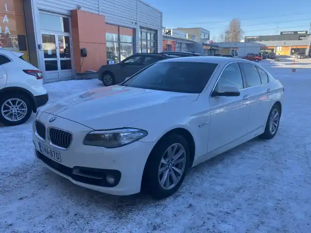 Valkoinen Sedan, BMW 520 – INA-870