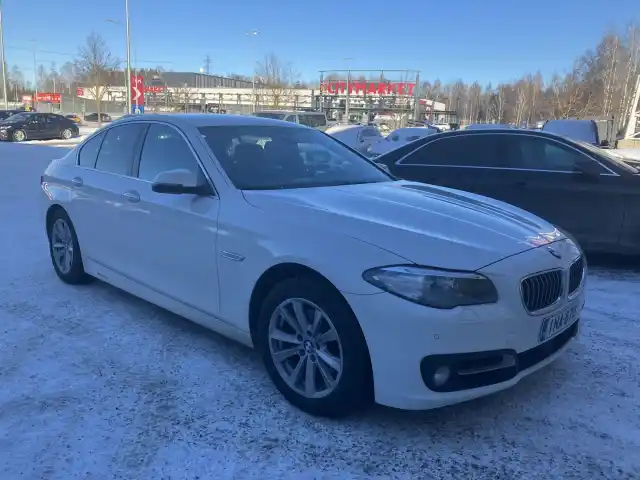 Valkoinen Sedan, BMW 520 – INA-870