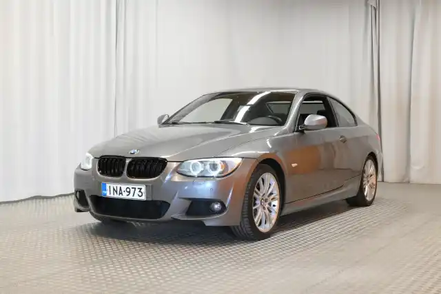 Harmaa Coupe, BMW 330 – INA-973