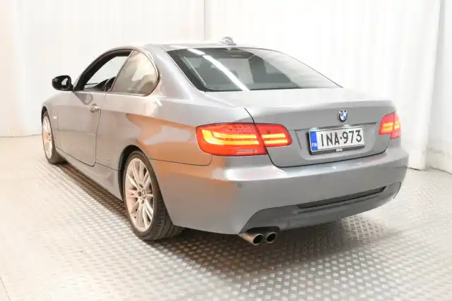 Harmaa Coupe, BMW 330 – INA-973