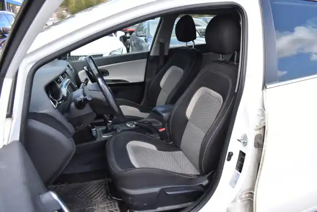 Valkoinen Farmari, Kia cee'd – INB-476